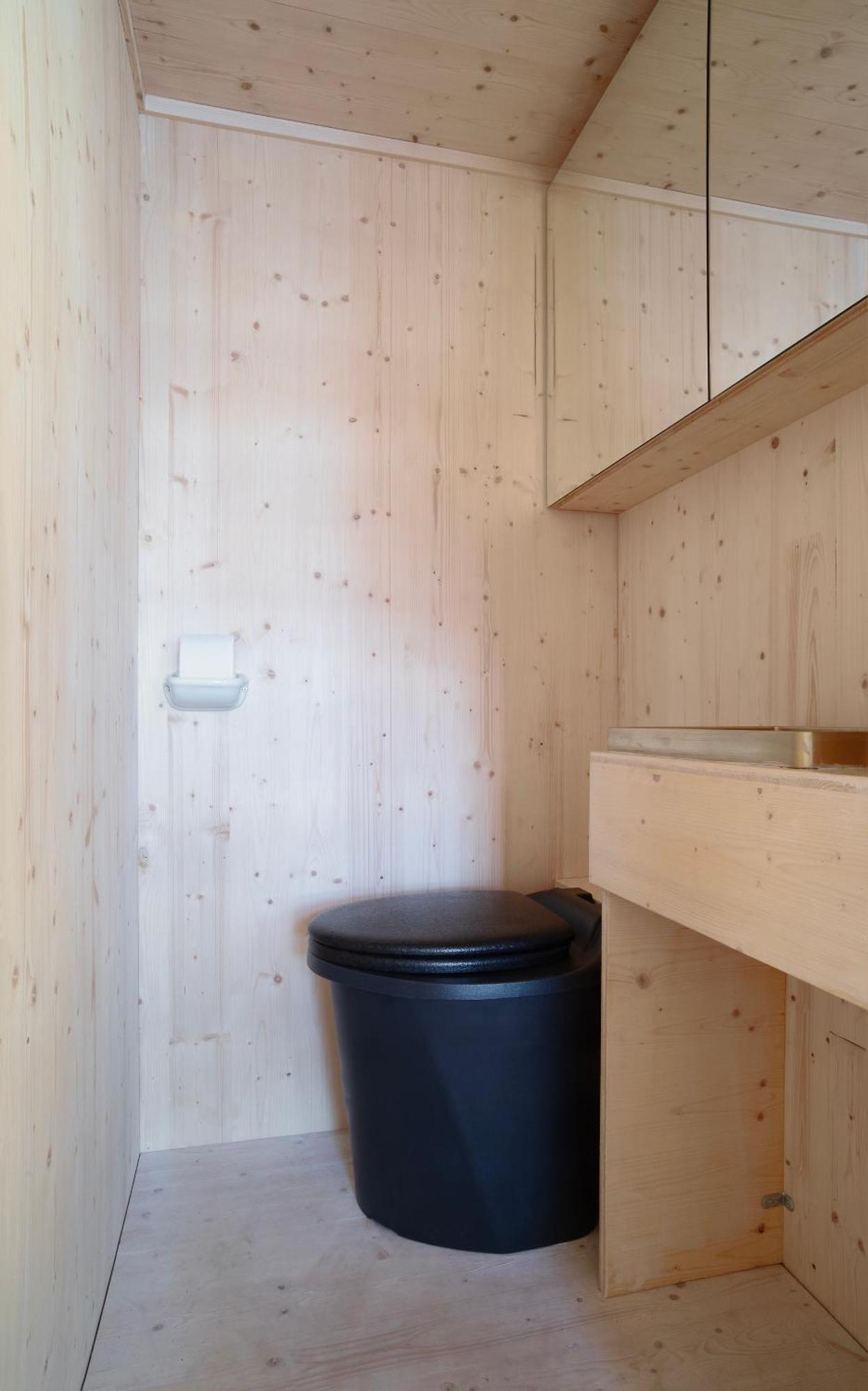 Majamaja Off-grid Retreat Helsinki